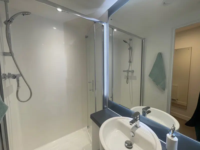 Ensuite - Bronze photo 3