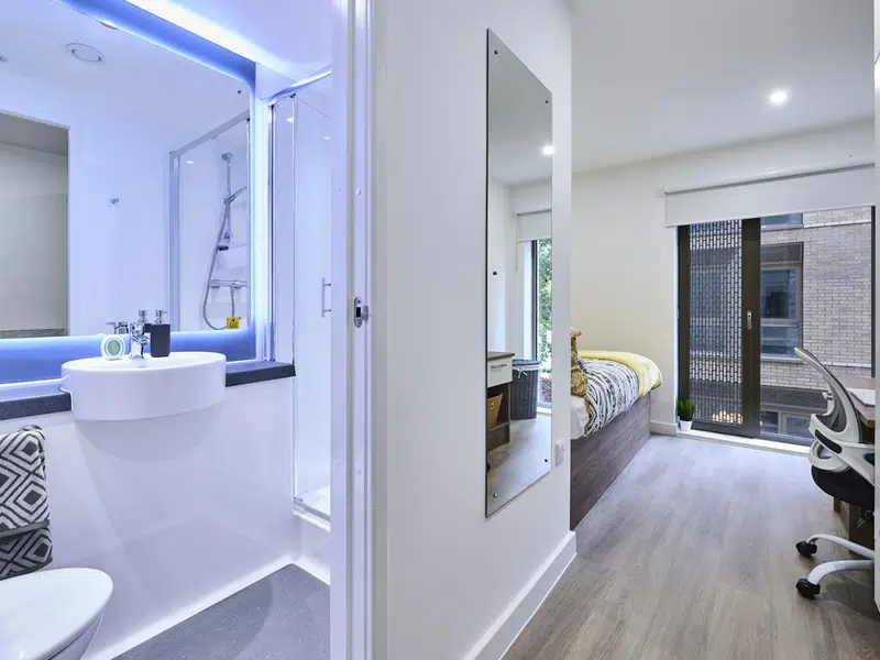 Ensuite Gold photo 4