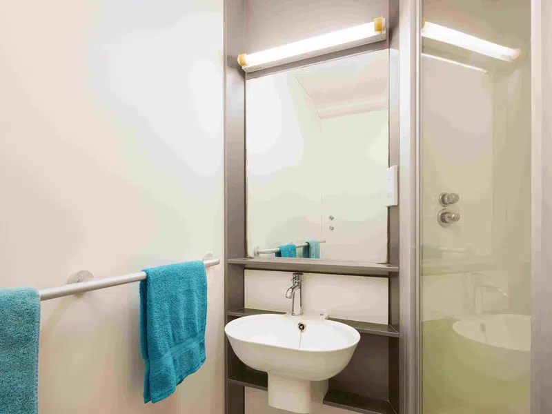 Ensuite - Courtyard photo 4