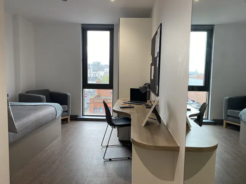 Ensuite Gold - City View photo 3