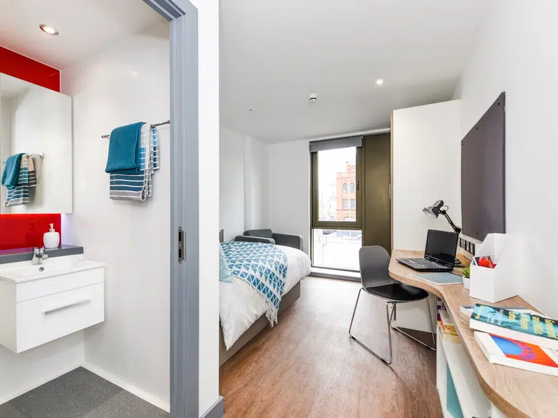 Ensuite Bronze - City View photo 3