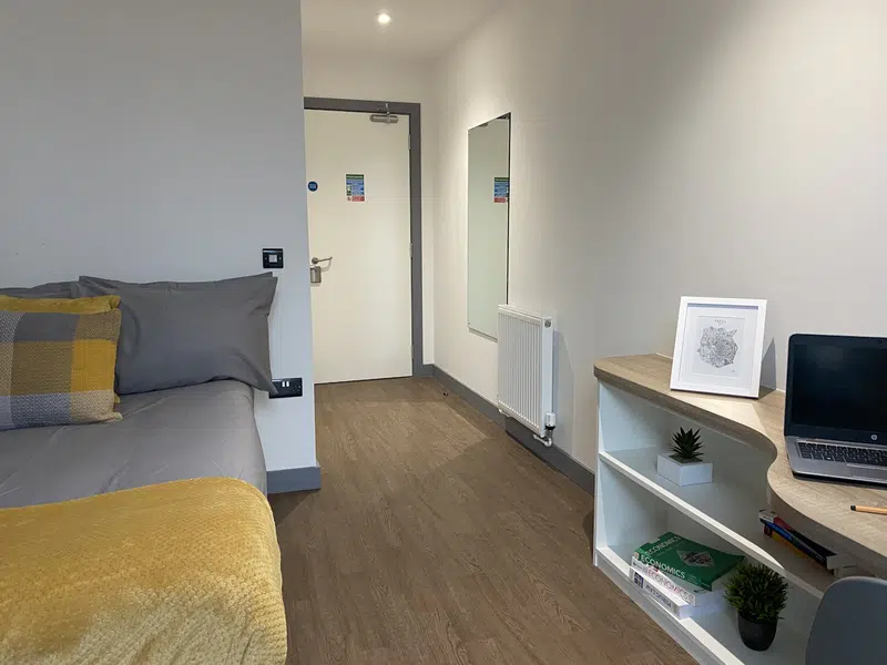 Ensuite Silver - City View photo 2