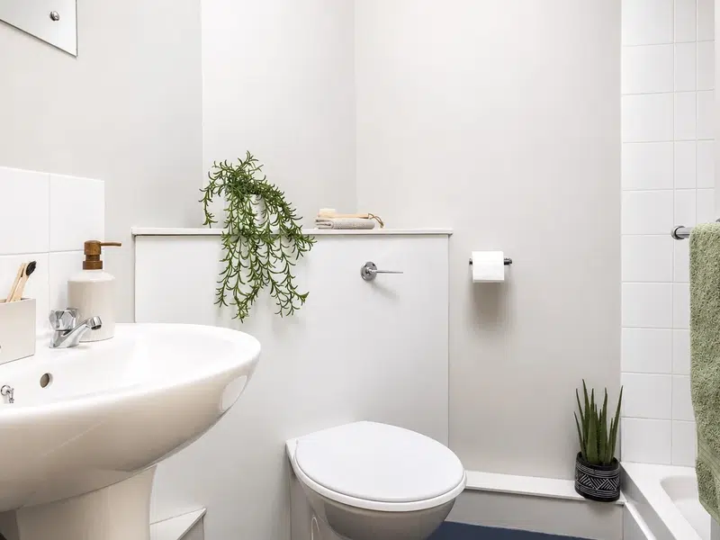 Extra Large High Double Ensuite photo 3