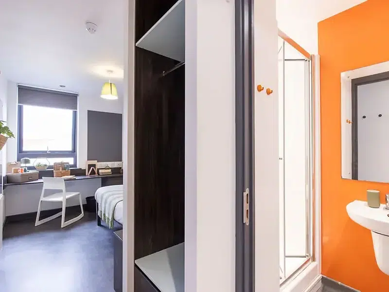 8 Bed En-suite photo 1