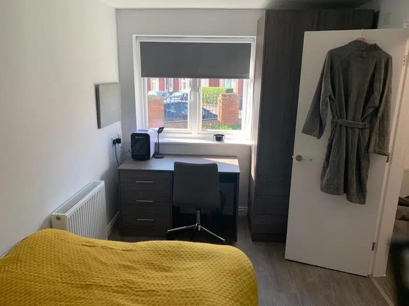 Ensuite photo 2
