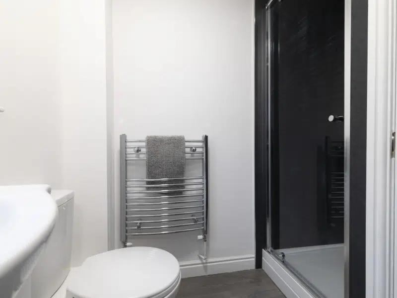 Flat - 5 Bedrooms photo 2