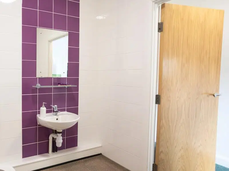 Accessible En-suite photo 3