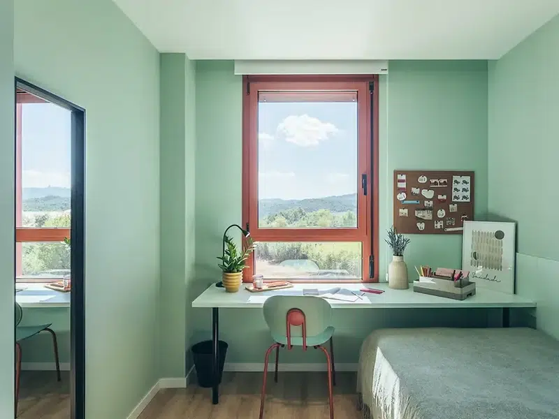 Individual with Courtyard view photo 1