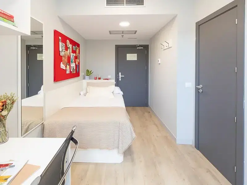 Individual with Shared Bathroom photo 3