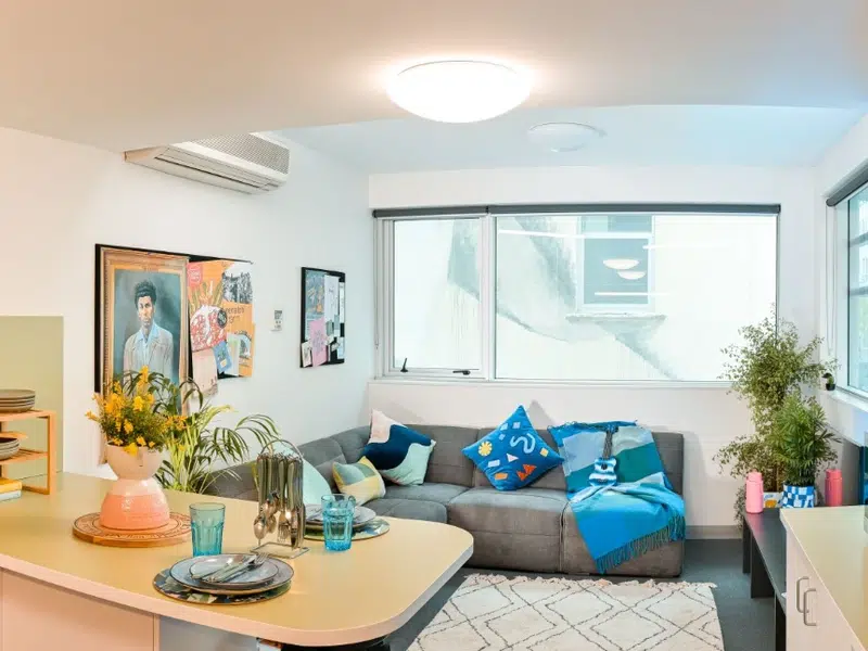 King Single Bed 5 Bed Apartment with Ensuite photo 6