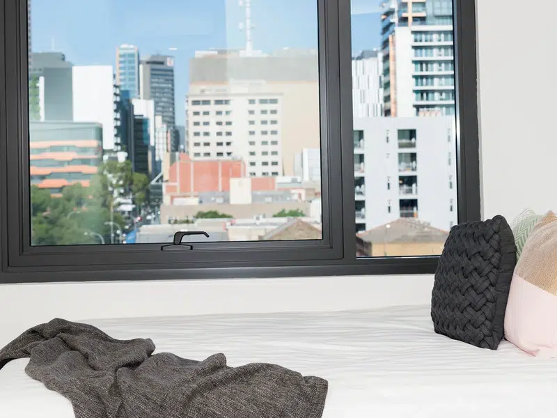 King Single Bed 5 Bed Apartment with Ensuite photo 1