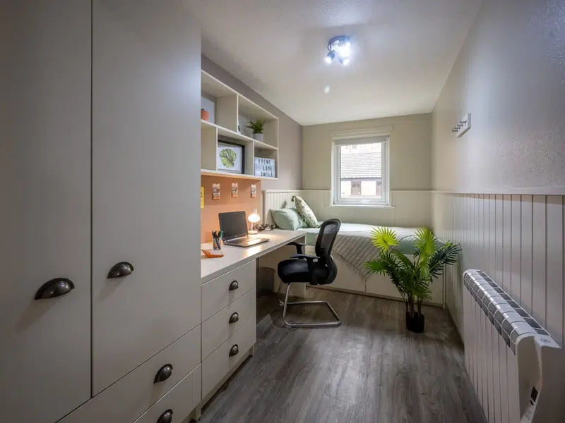 6 Bed Townhouse Standard photo 1