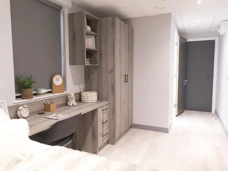 Large En-suite photo 2