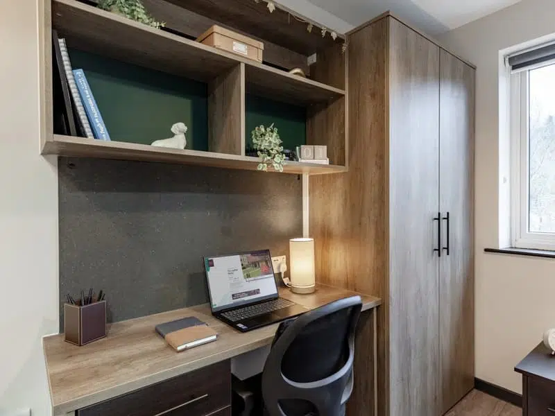 Large Ensuite photo 3