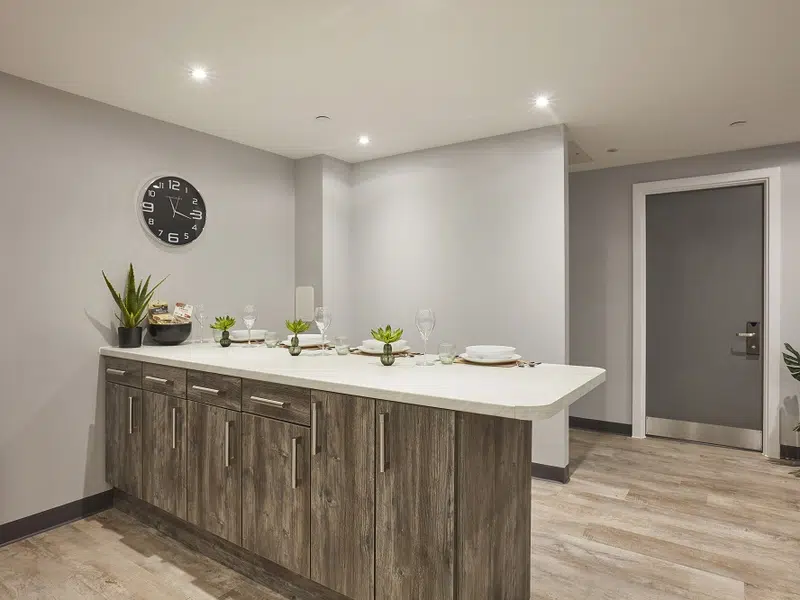 Large Ensuite photo 5