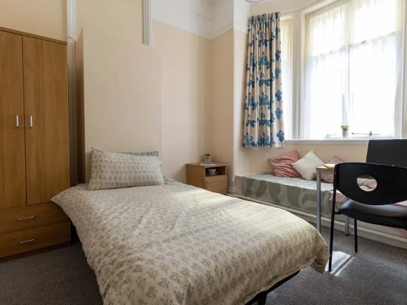 Large Room photo 2
