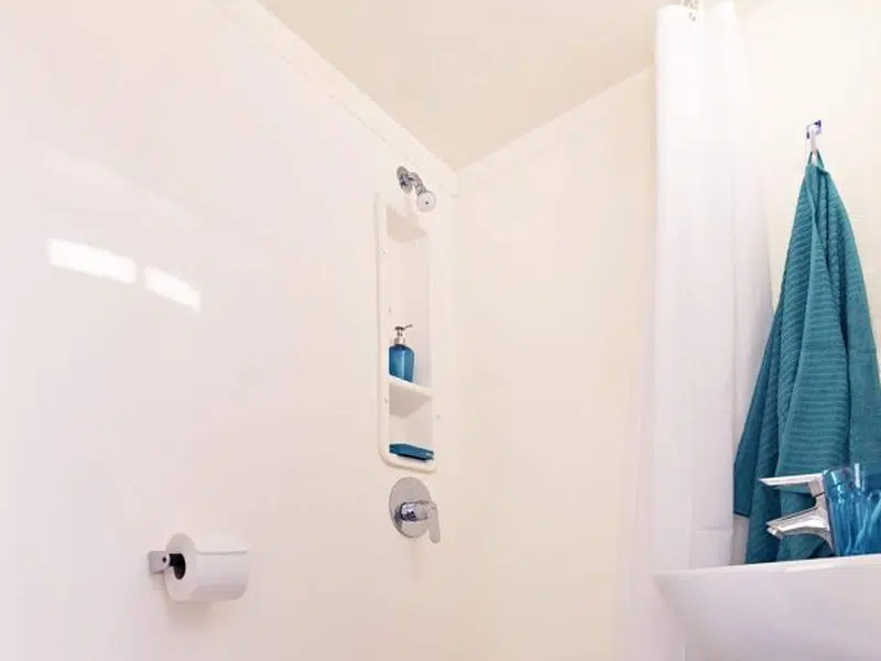 Medium Ensuite photo 3