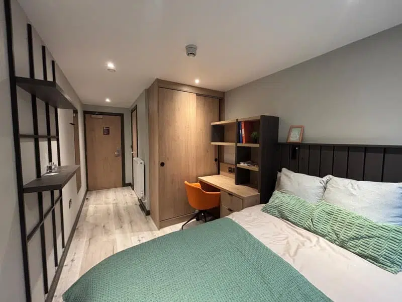 Modern Classic Ensuite photo 2
