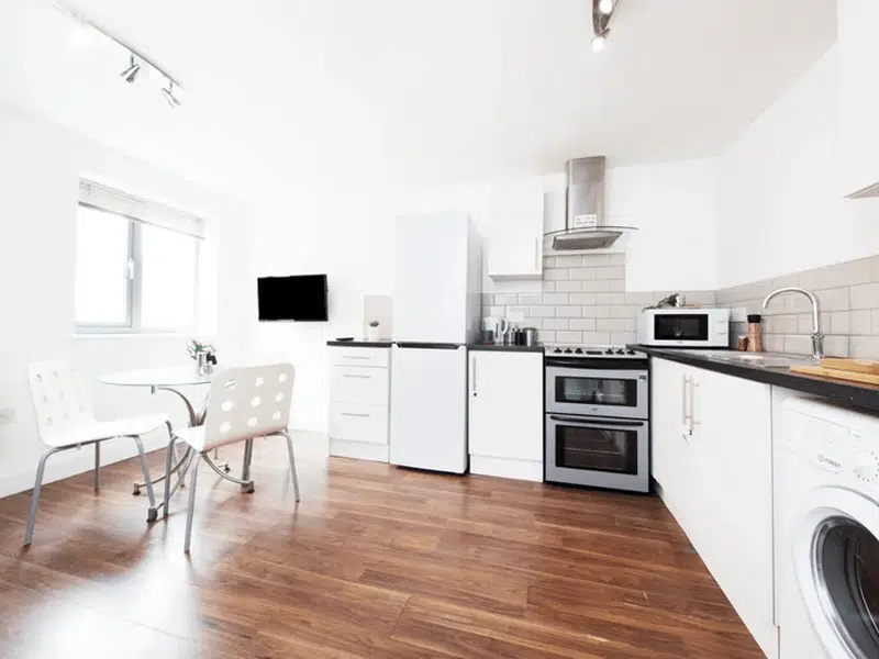 2 Bed Flat photo 4