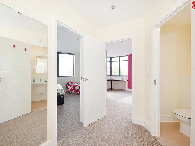 One Bed Apartment photo 2