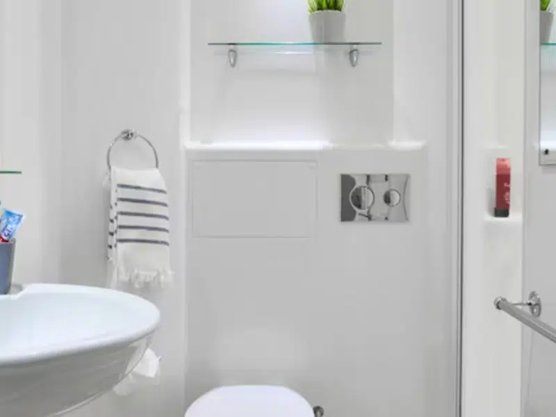 Standard Plus Ensuite photo 3