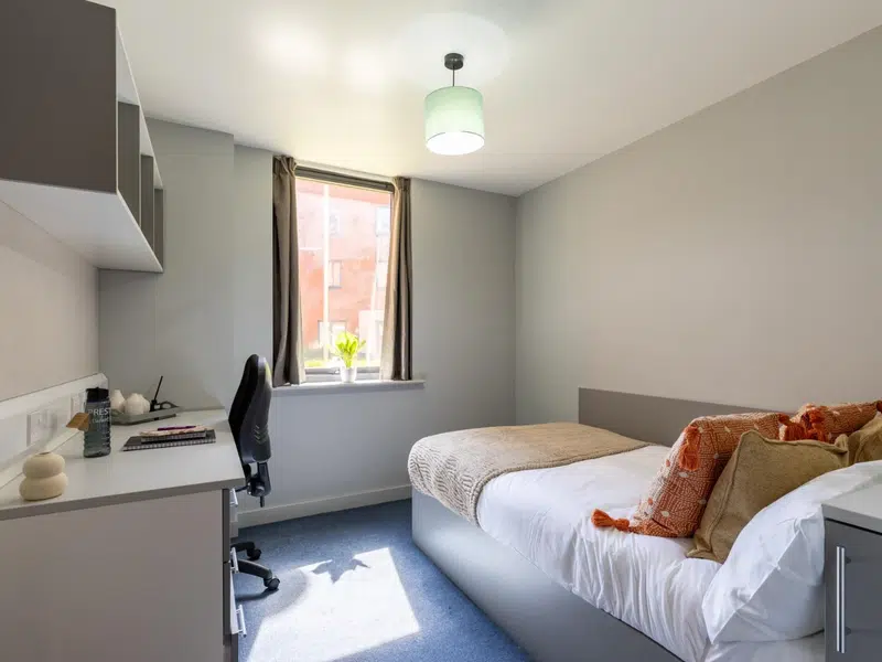 Silver Ensuite photo 2