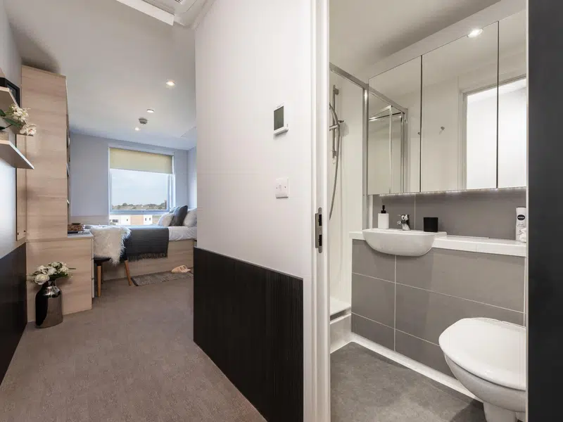 Premium Ensuite photo 6