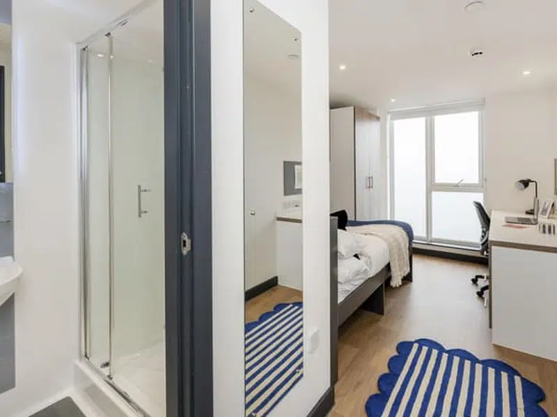 Premium En-suite photo 3