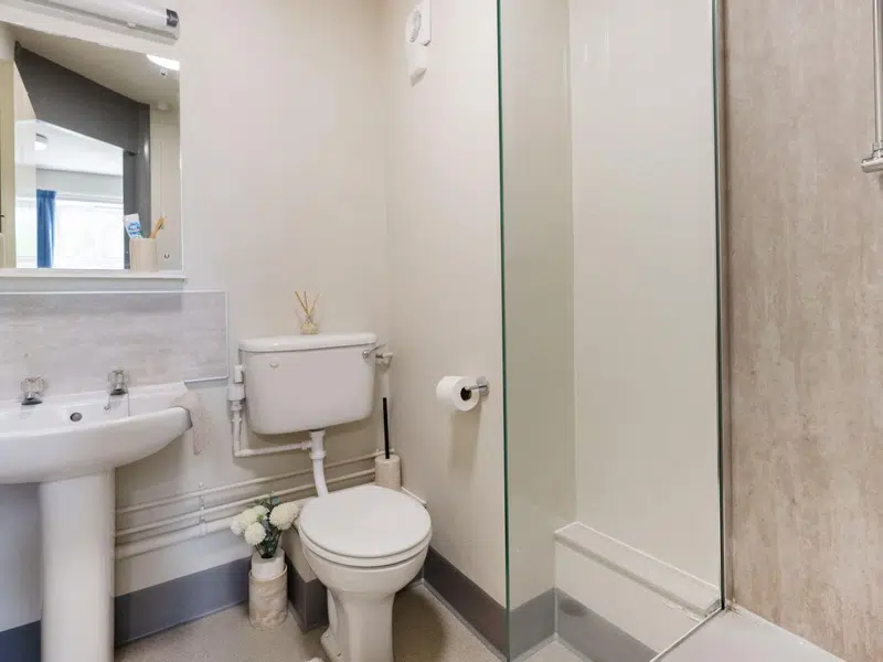 Premium Ensuite photo 6