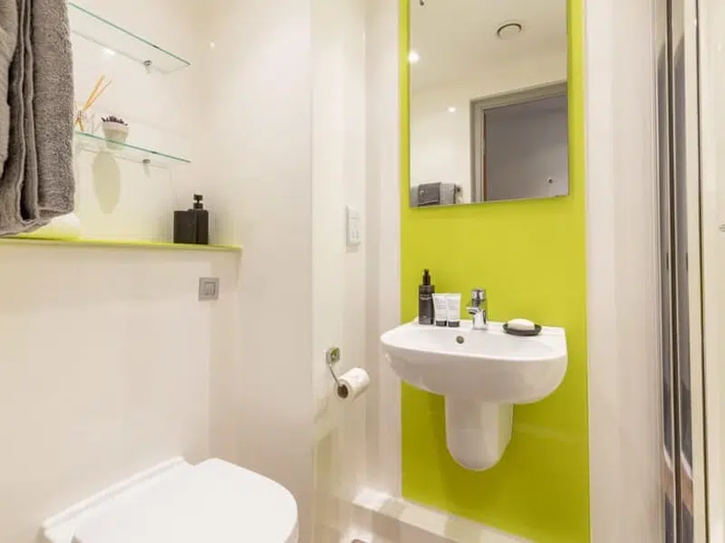 Premium Ensuite photo 6