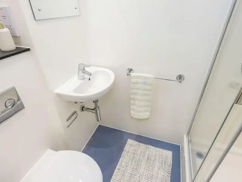 Premium Ensuite photo 3