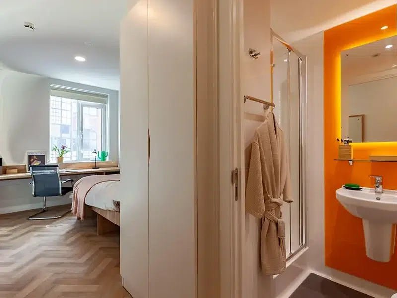 Premium Ensuite photo 4
