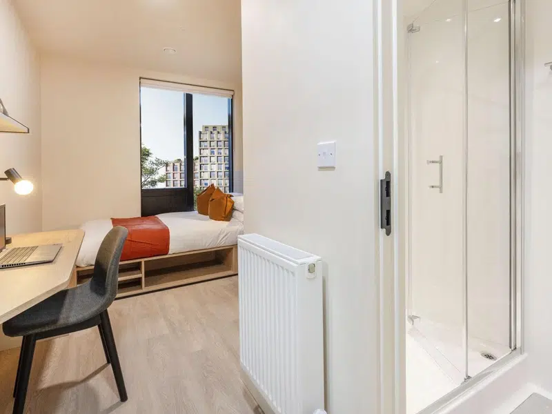 Premium Ensuite photo 3