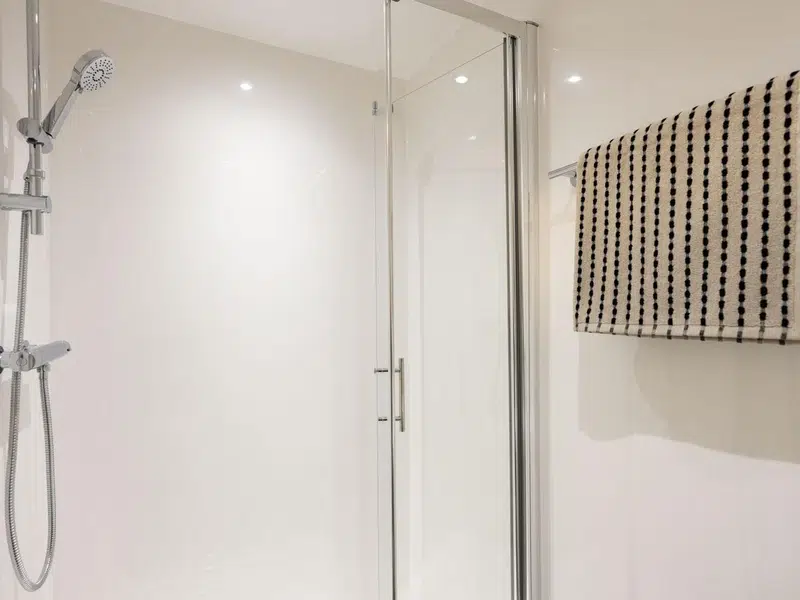 Premium Ensuite photo 6