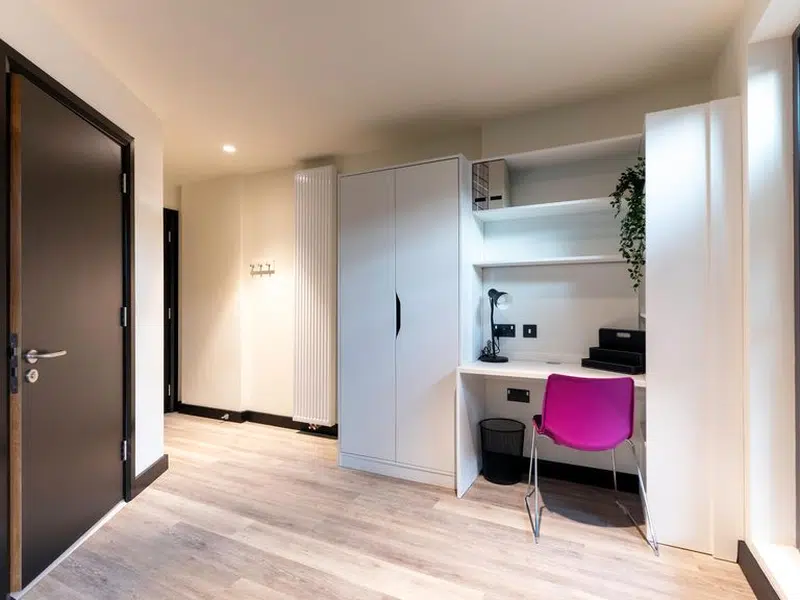 Premium Ensuite in a 2 Bed Apartment photo 2
