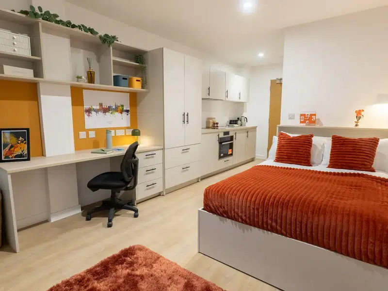Premium Plus  En-suite photo 1