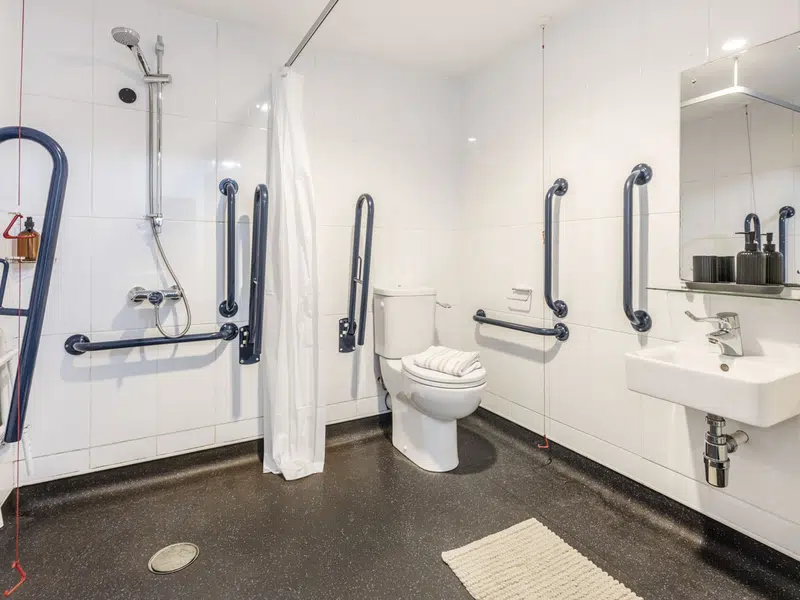 Premium Plus Ensuite photo 3