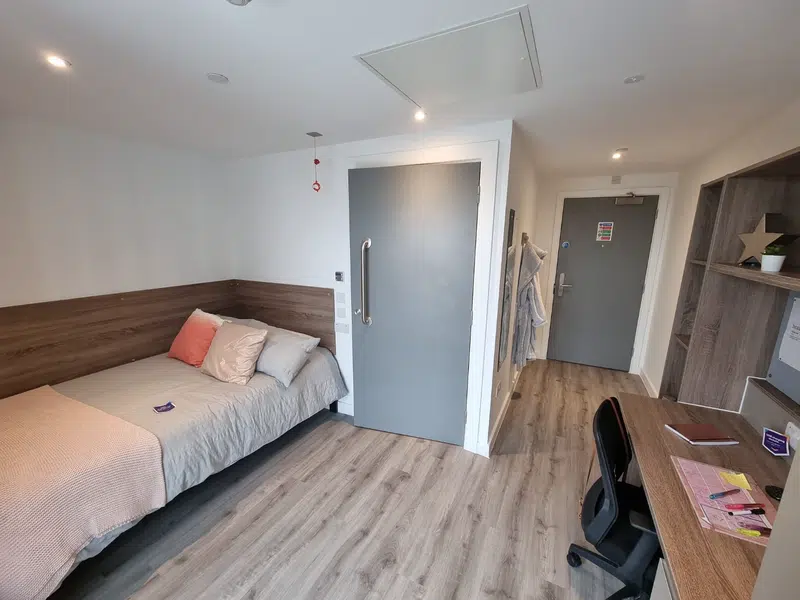 Premium Plus Ensuite photo 1
