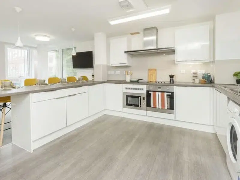 Premium Plus Ensuite photo 3