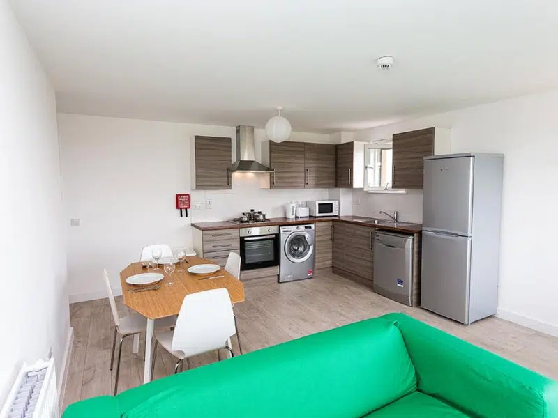 Premium Plus – Large 4 Bed Flats photo 4
