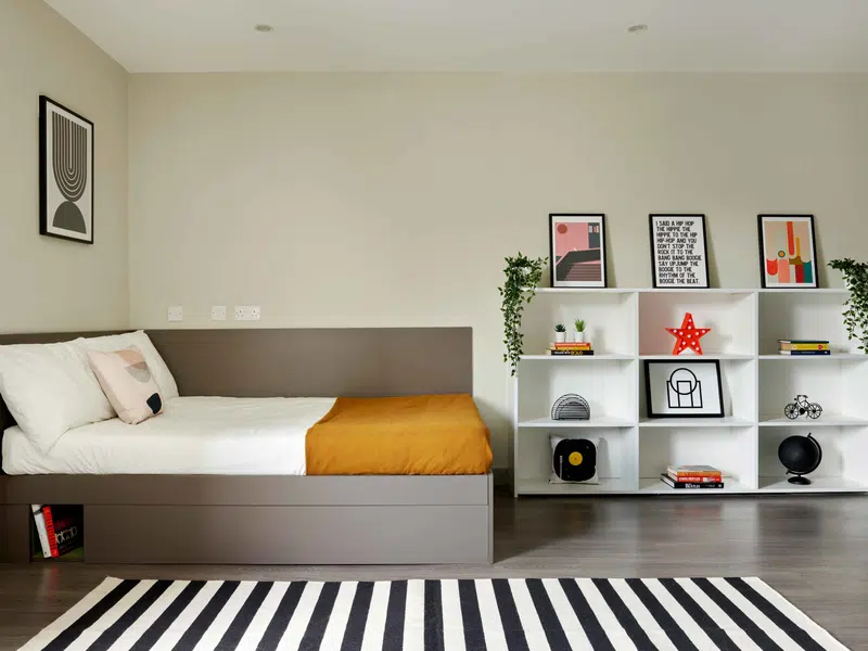 Silver Ensuite photo 1