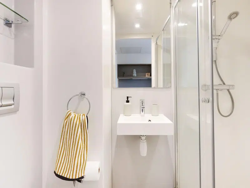 Prestige Ensuite photo 4