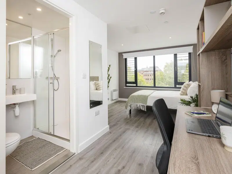 Prestige Ensuite photo 2