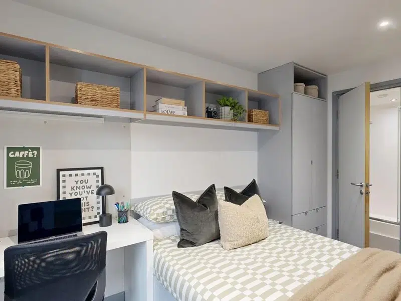 Castle Boulevard Ensuite photo 3