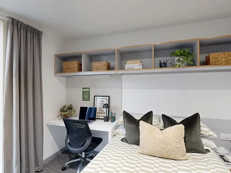 Castle Boulevard Ensuite photo 2
