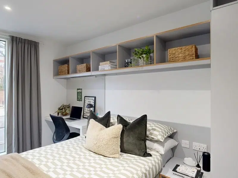 Castle Boulevard Ensuite photo 5