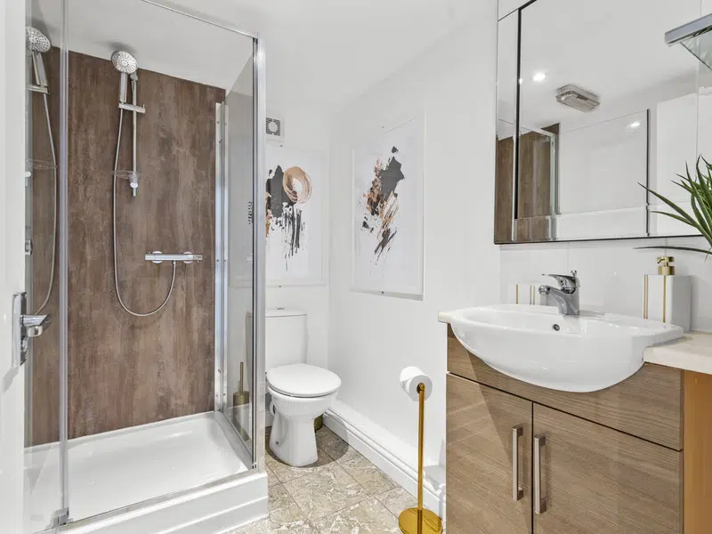 Room 5 - Large En Suite Second Floor Room photo 6