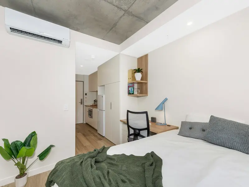 Signature Plus Twin Apartment- King Single Bed with Standard View photo 1