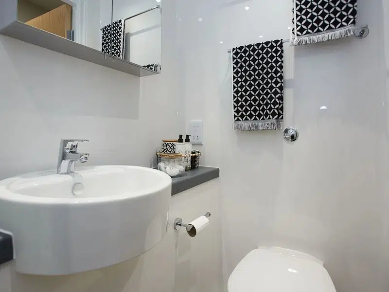 Silver En Suite photo 3