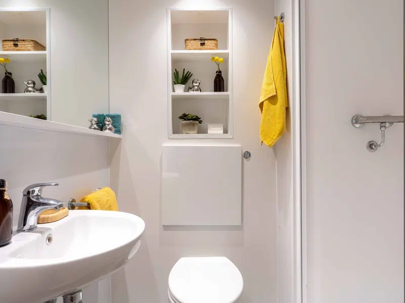 Silver En Suite photo 3